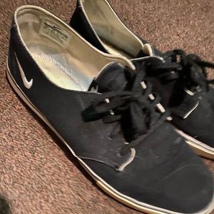 Nike casual black shoes